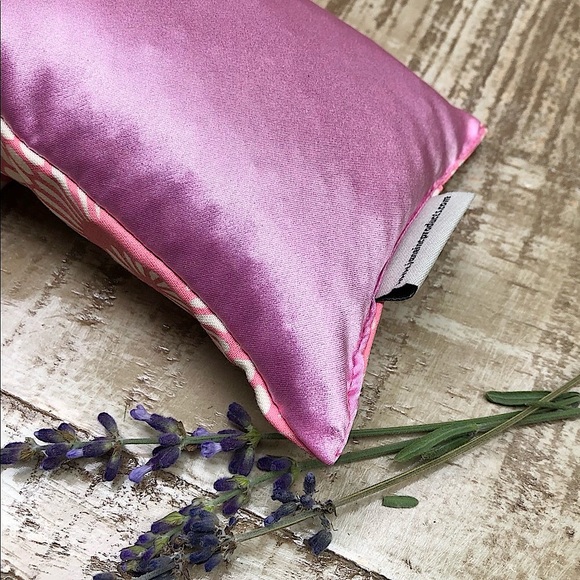 BRand NEW PINK MUM Organic JANE, Inc. Eye Pillow!! - Picture 3 of 5